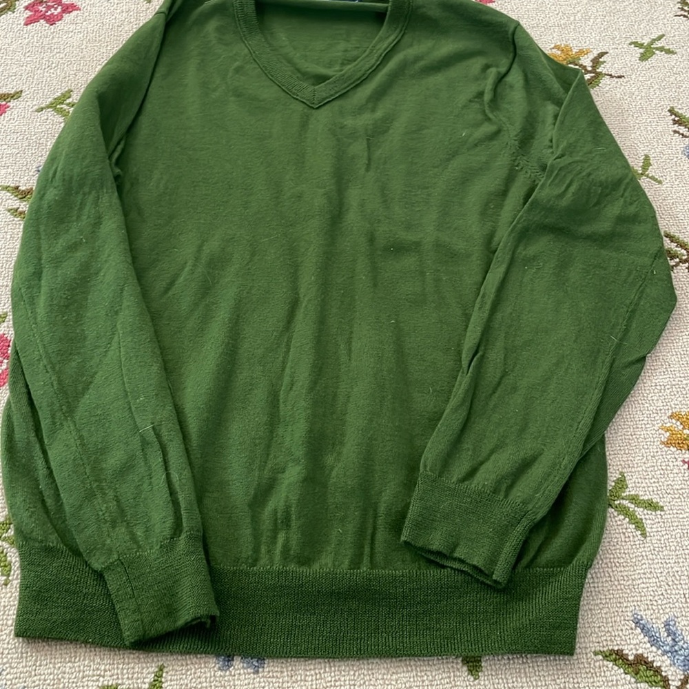 J crew merino wool v neck men’s sewater
